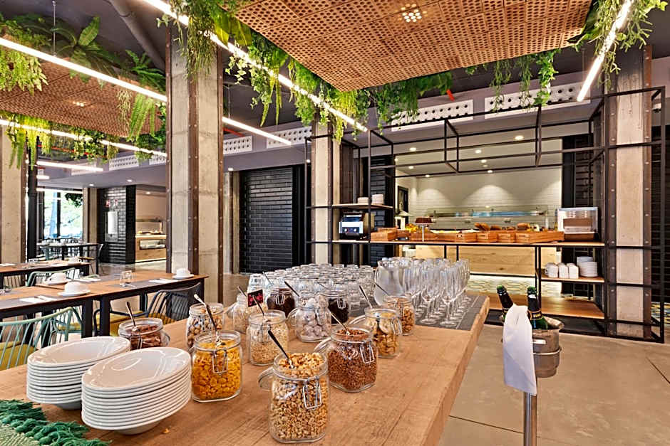 Mac Paradiso Garden Hotel