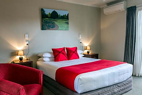 Executive Studio with Spa Bath