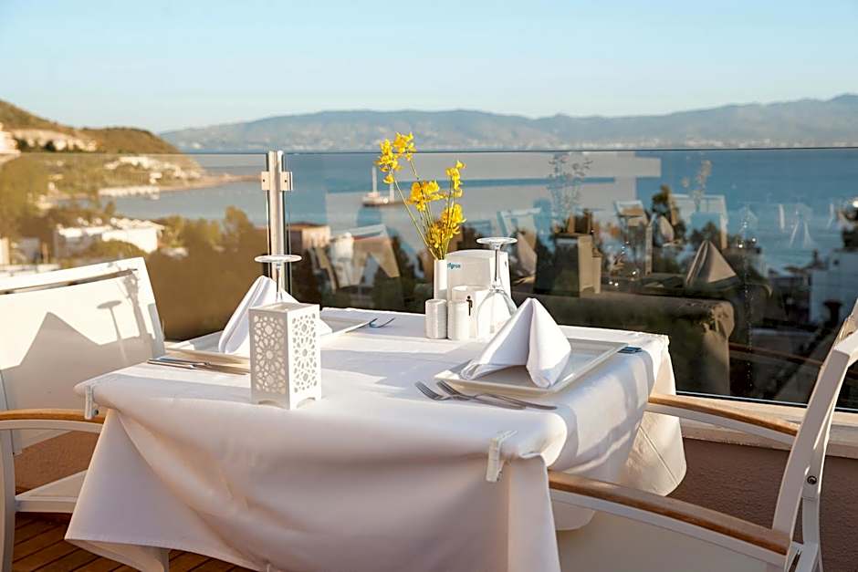 Bellazure Hotel