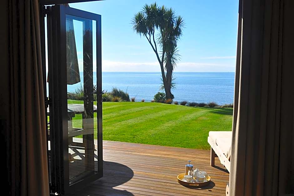 Adrift In Golden Bay- Absolute Beachfront Villas