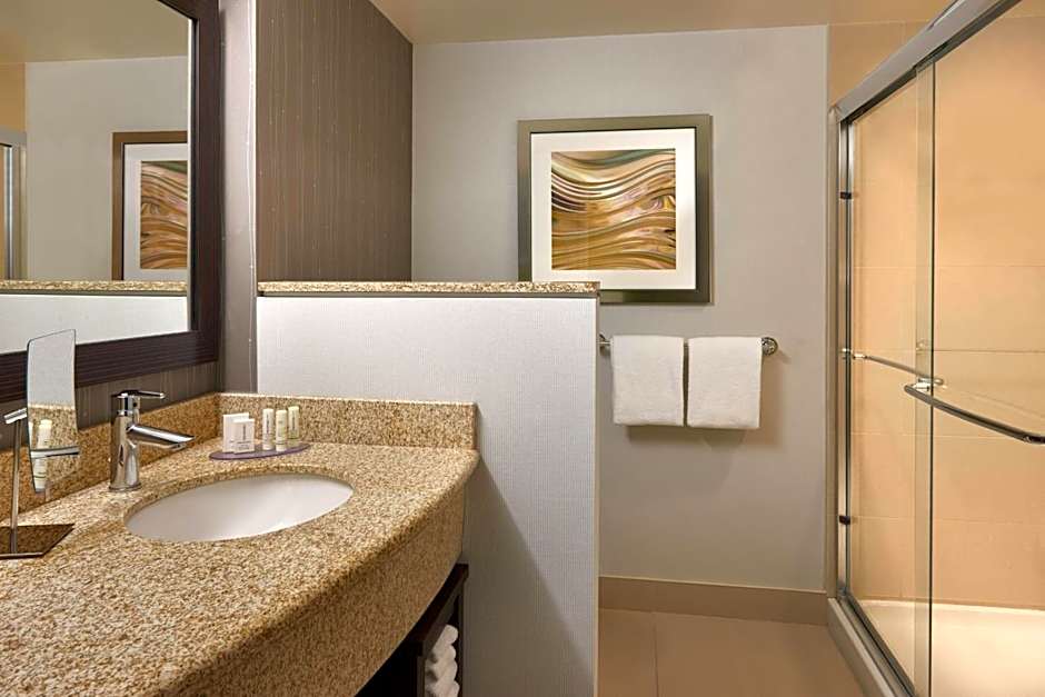 Courtyard by Marriott Kingston Highway 401/Division Street