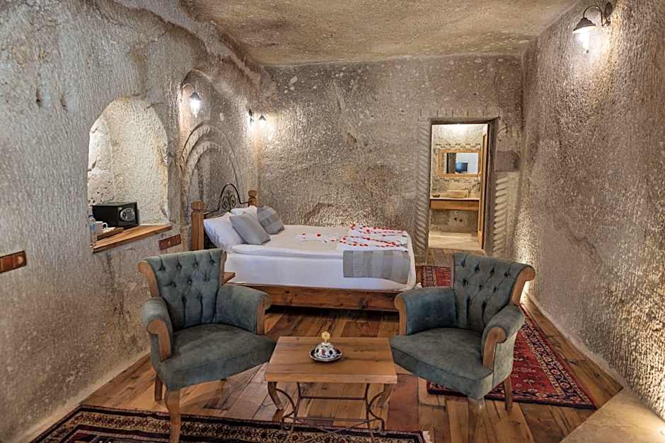 Sarnich Cave Suites