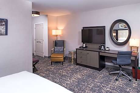Queen Room with Two Queen Beds with Bath Tub - Mobility and Hearing Access