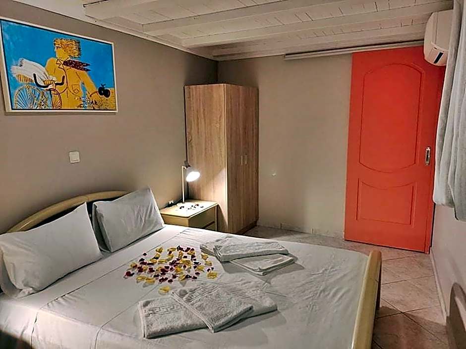 House just on the beach -included 2 canoe and 2 bicycles