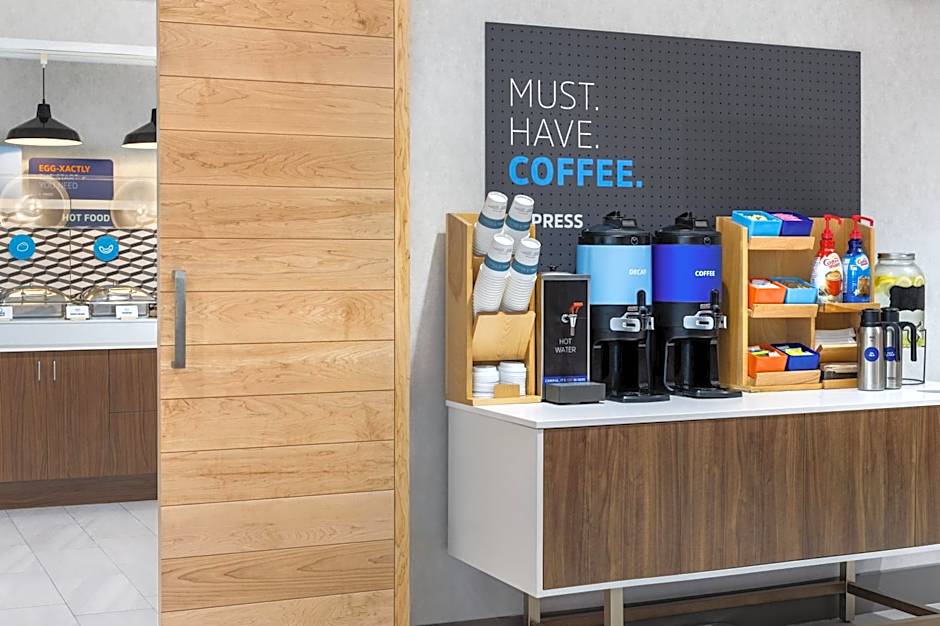 Holiday Inn Express & Suites Ottawa East-Orleans By IHG