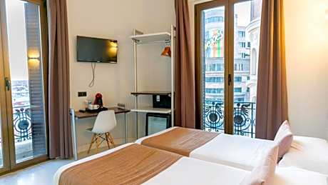 Twin Room with Private Bathroom