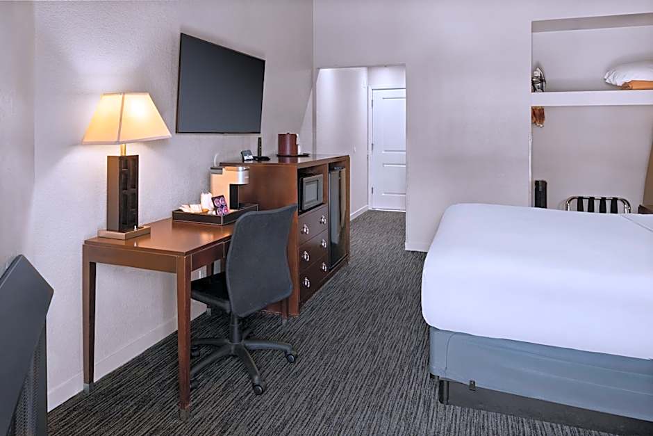 Cannery Row Inn
