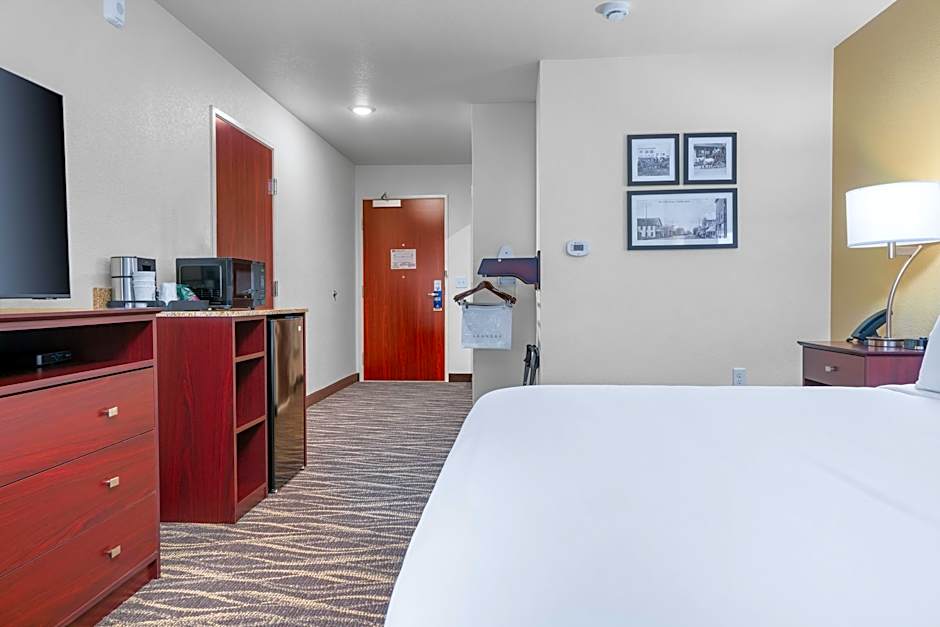Photo 1 of 10 of Accessible Single King Guestroom Non-Smoking