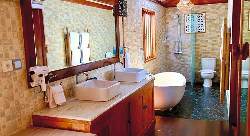 Seahouse Bali Indah Beach Inn