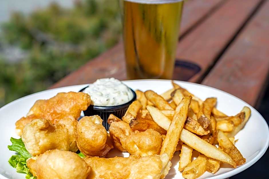 Coast Inn at Lake Hood