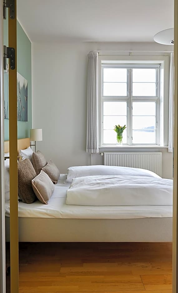 Sixtus Sinatur Hotel & Konference