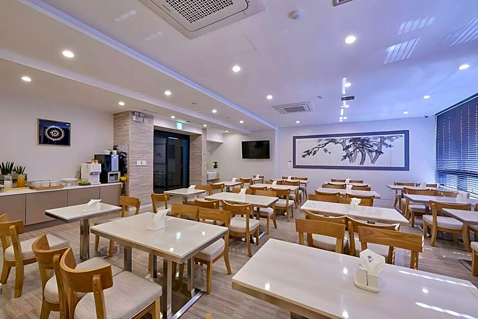Aura Business Hotel