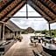 Bukela Game Lodge - Amakhala Game Reserve