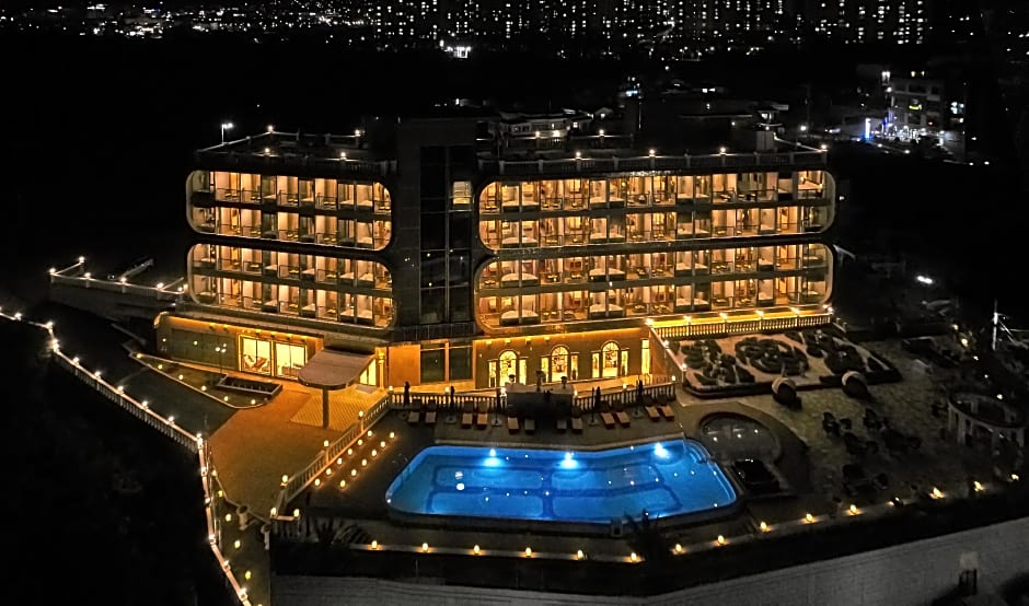 GoldOne Hotel & Suites