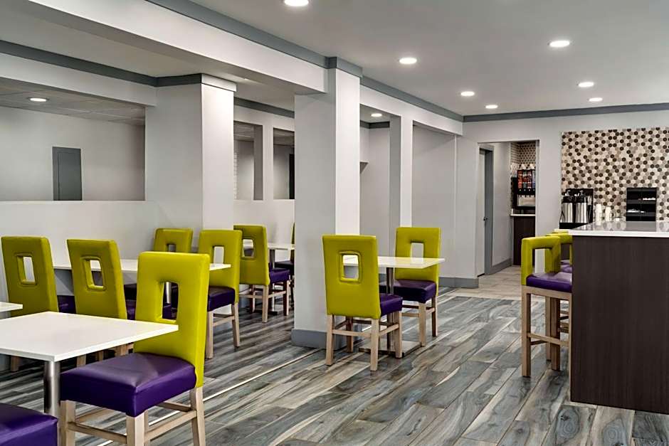 La Quinta Inn & Suites by Wyndham Birmingham/Cahaba Park South