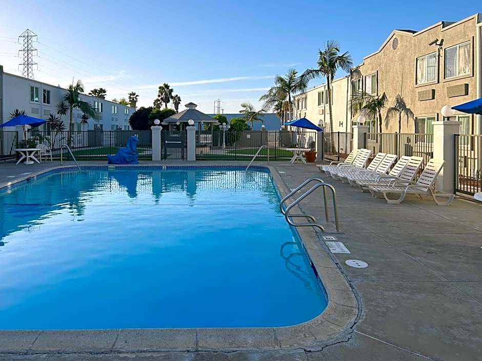 Studio 6 Suites Carson, CA