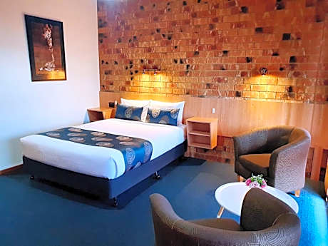 Deluxe Queen Spa Studio