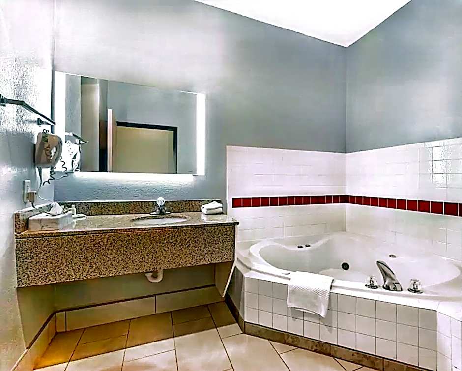 Quality Inn & Suites Manhattan