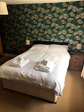 double room-ensuite with shower