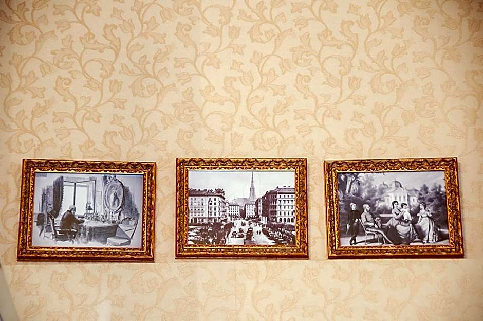 Pension Opera Suites I Self Check In