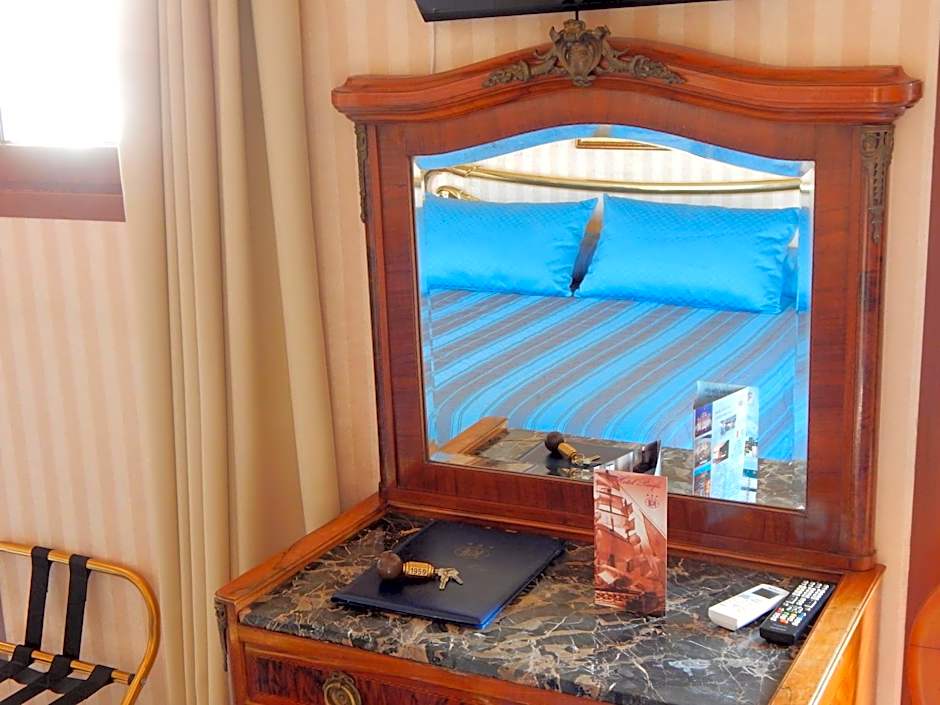 Hotel Pacific