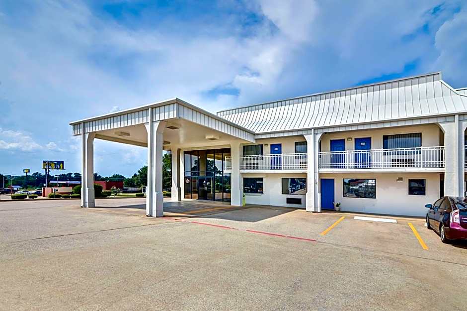 Motel 6-Lindale, TX