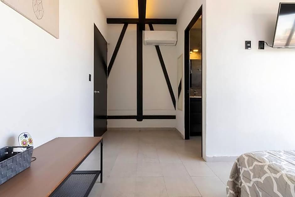2Ph Large 2Brm 3 bath AC private terrace apt