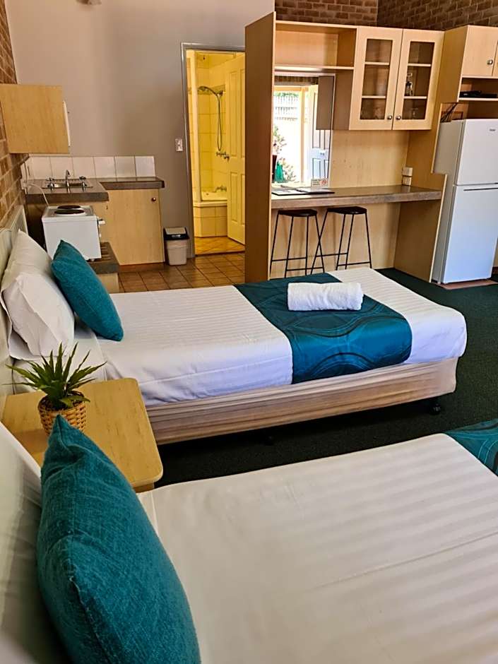 Country Gardens Motor Inn