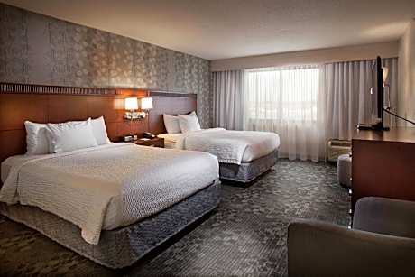 One-Bedroom Queen Suite with Courtyard View