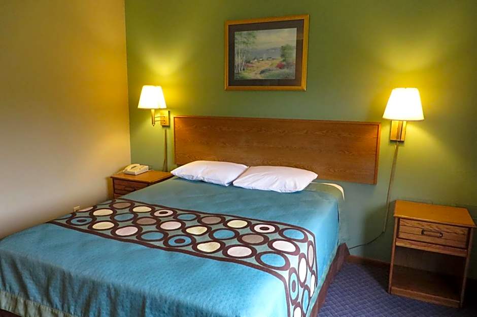 Super 8 by Wyndham Macomb