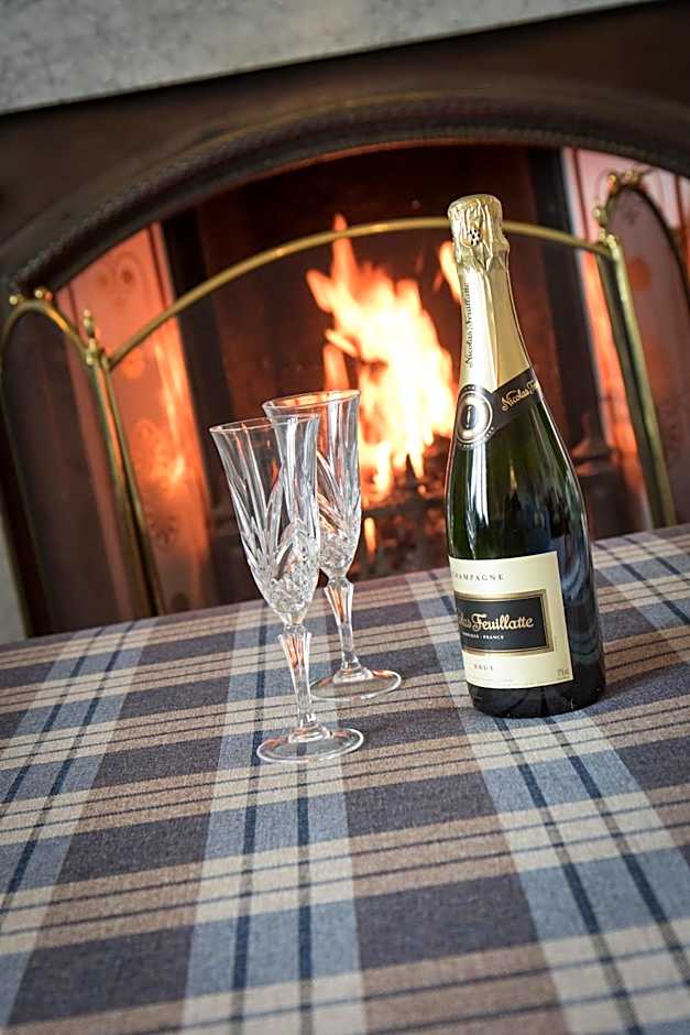 Whitehouse Country House