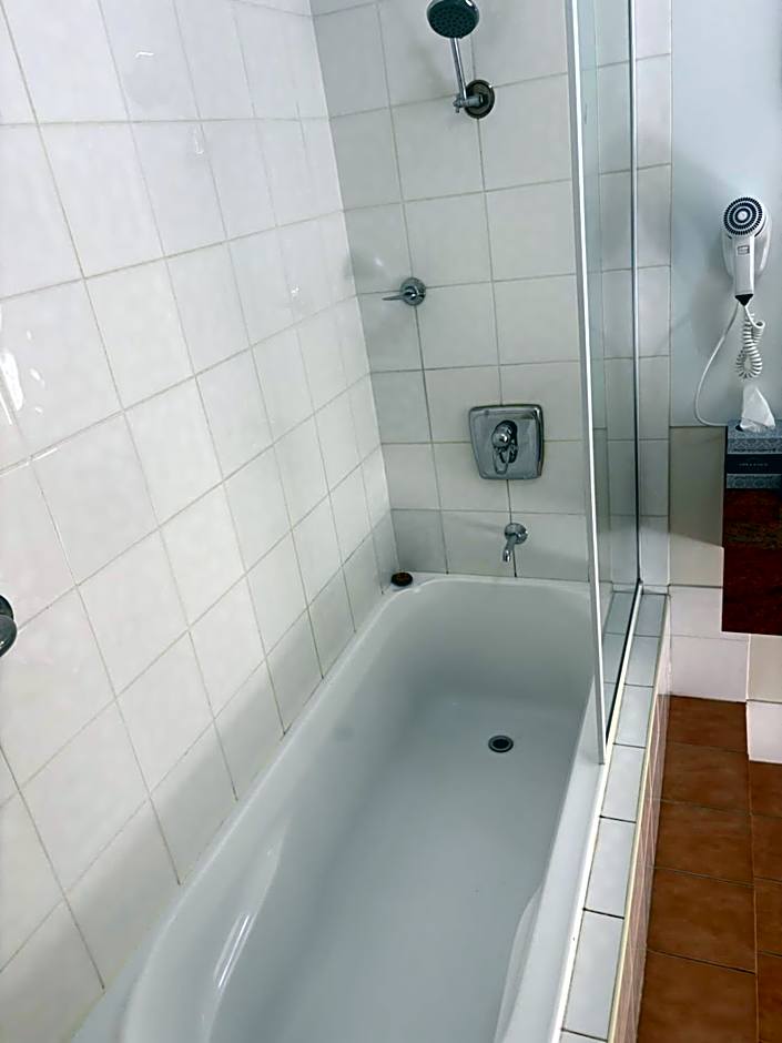 Golden Guitar Motor Inn