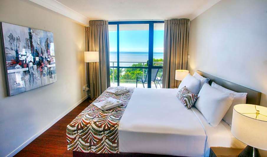 Cairns Plaza Hotel