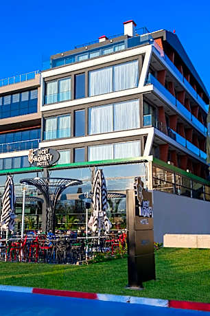 Lucky Monkey Hotel