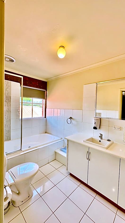 Early Australian Motor Inn