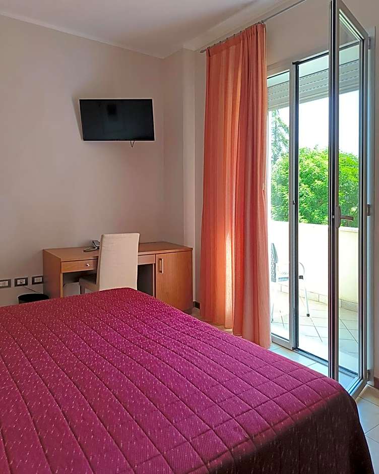 Photo 1 of 6 of 1 Double Bed or 2 Beds