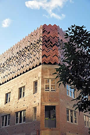 Paramount House Hotel