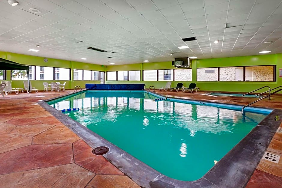 Quality Inn & Suites Escanaba North