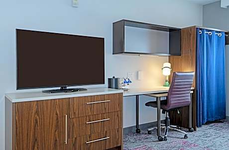 1 King Bed Suite With Sofa Bed Non-Smoking