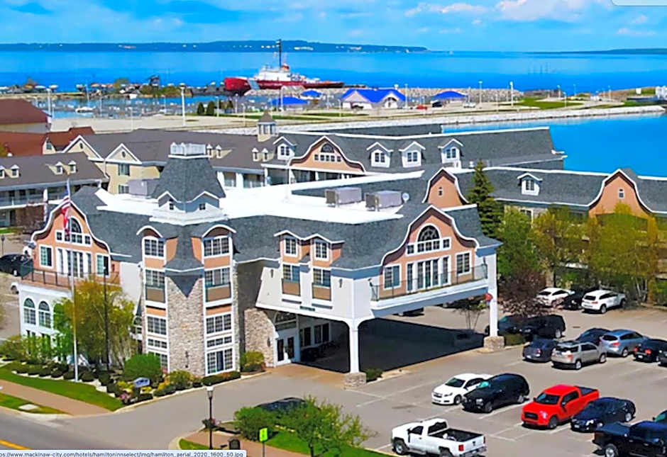Hamilton Inn Select Beachfront Mackinaw City