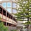 Garde and Warders Hotel