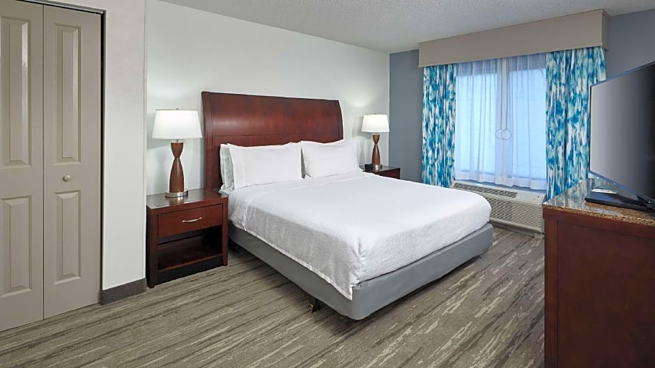 Photo 1 of 5 of 1 King Bed Suite, Hearing Accessible, Whirlpool