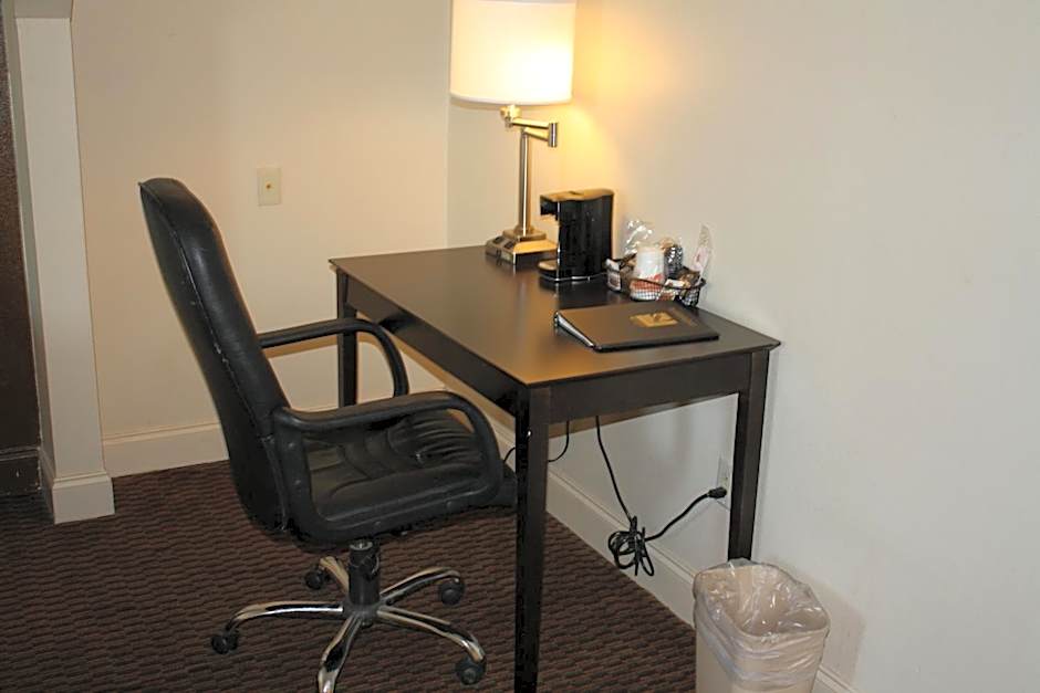 Quality Inn & Suites Wichita Falls I-44