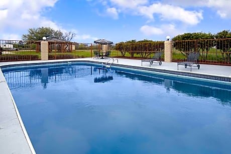 Super 8 by Wyndham Rayville