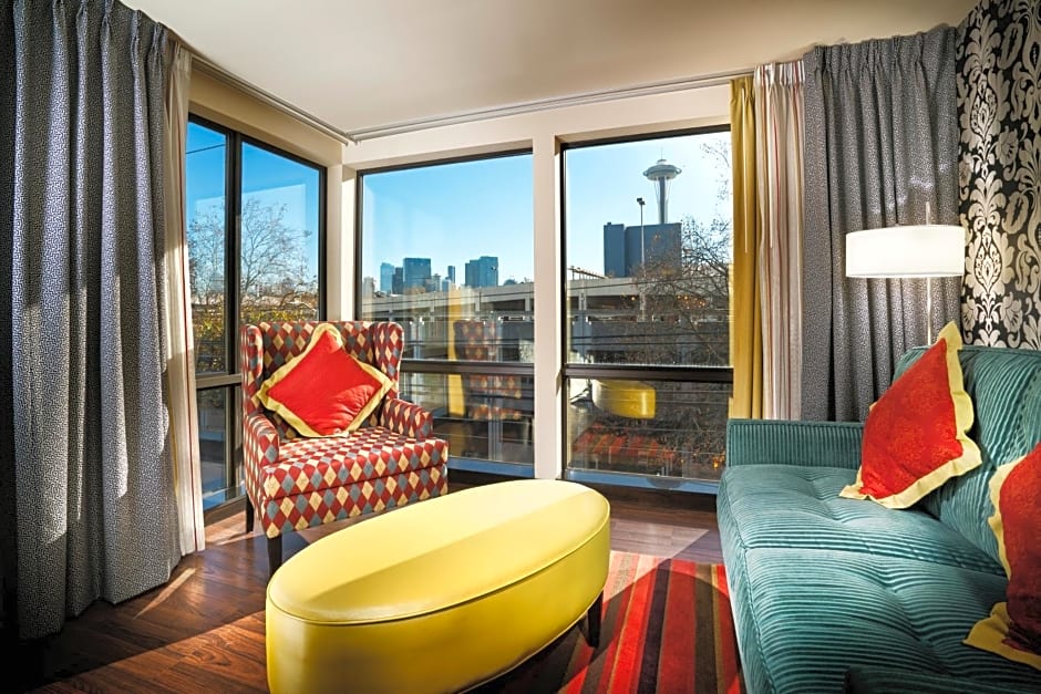Staypineapple At The Maxwell Hotel