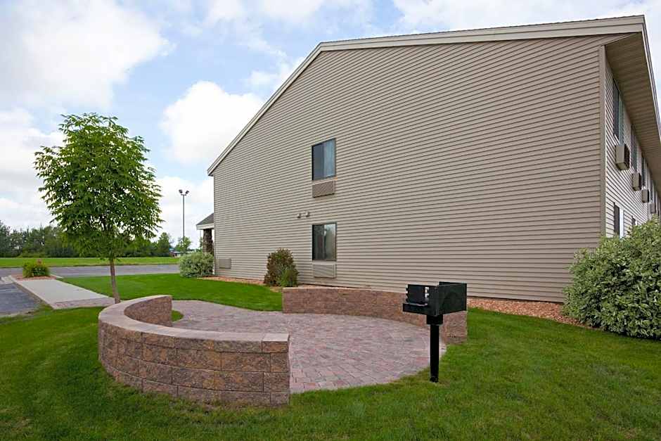 AmericInn by Wyndham Thief River Falls