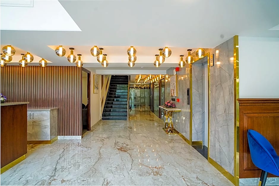 Saltstayz Select - Golf Course Road & Sector 57