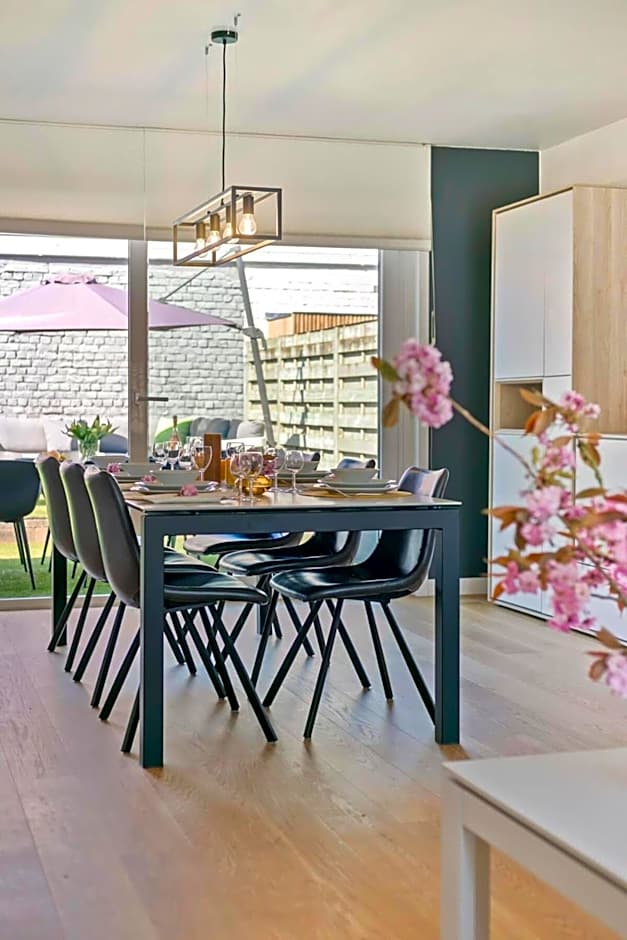 Huswell - Summer-house with sunny garden nearby beach
