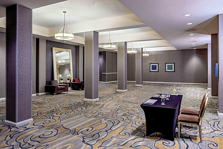 DoubleTree By Hilton Hotel And Conference Center Chicago North Shore