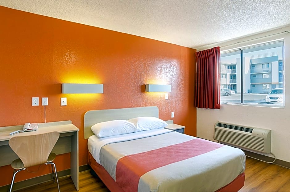 Motel 6- Denver, CO Downtown